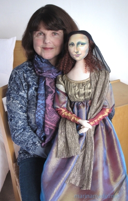 Marina with her Mona Lisa muse. Mona Lisa muse sculpted in textiles by Marina Elphick.