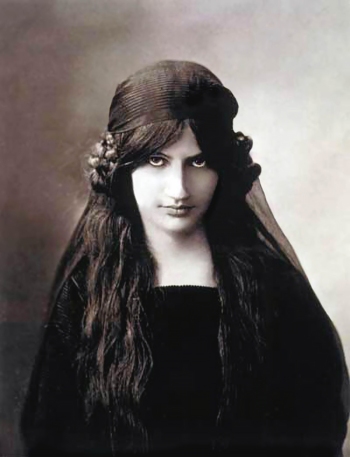Jeanne Hébuterne, photographed in 1916, muse and lover of Amedeo Modigliani.